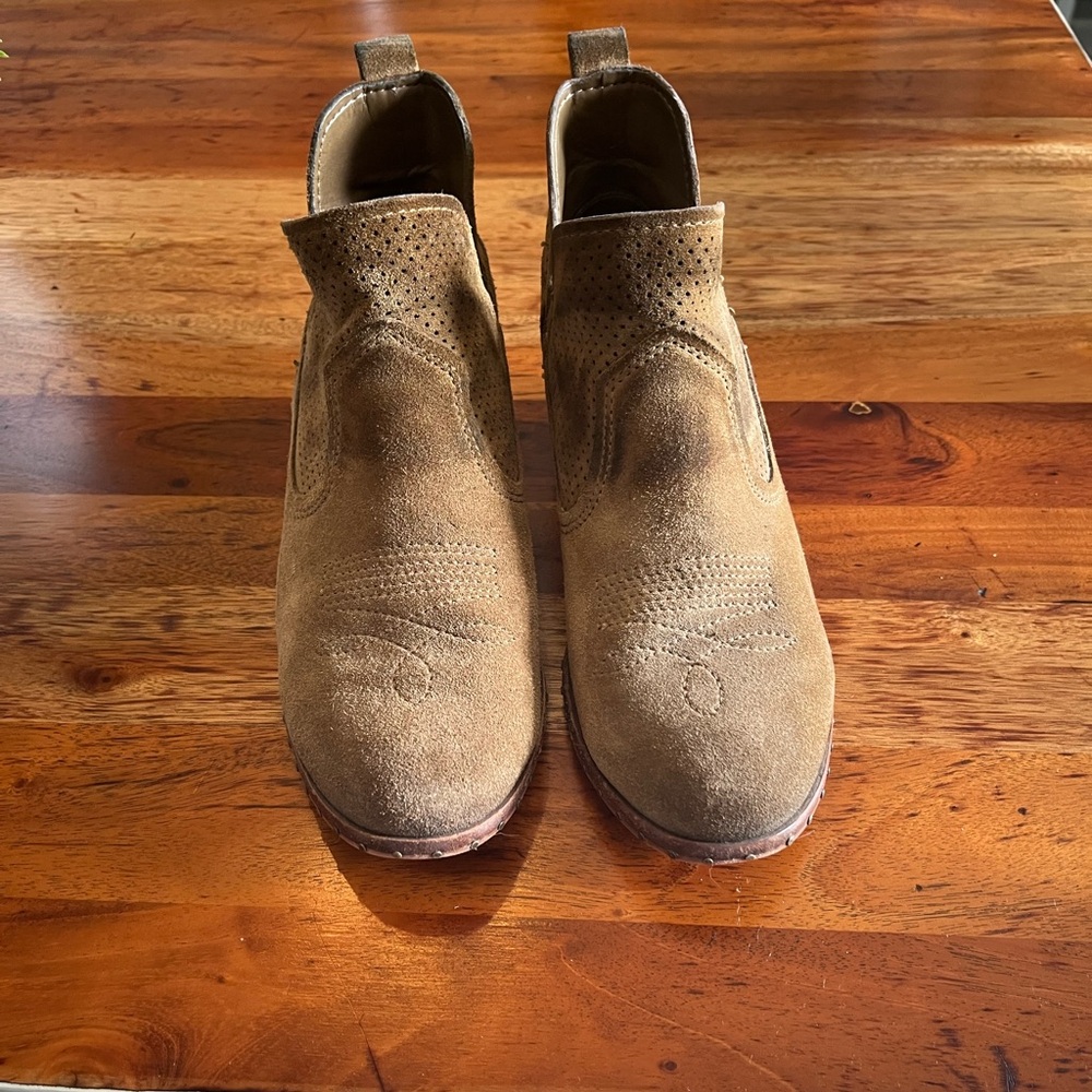 Vince Camuto suede booties